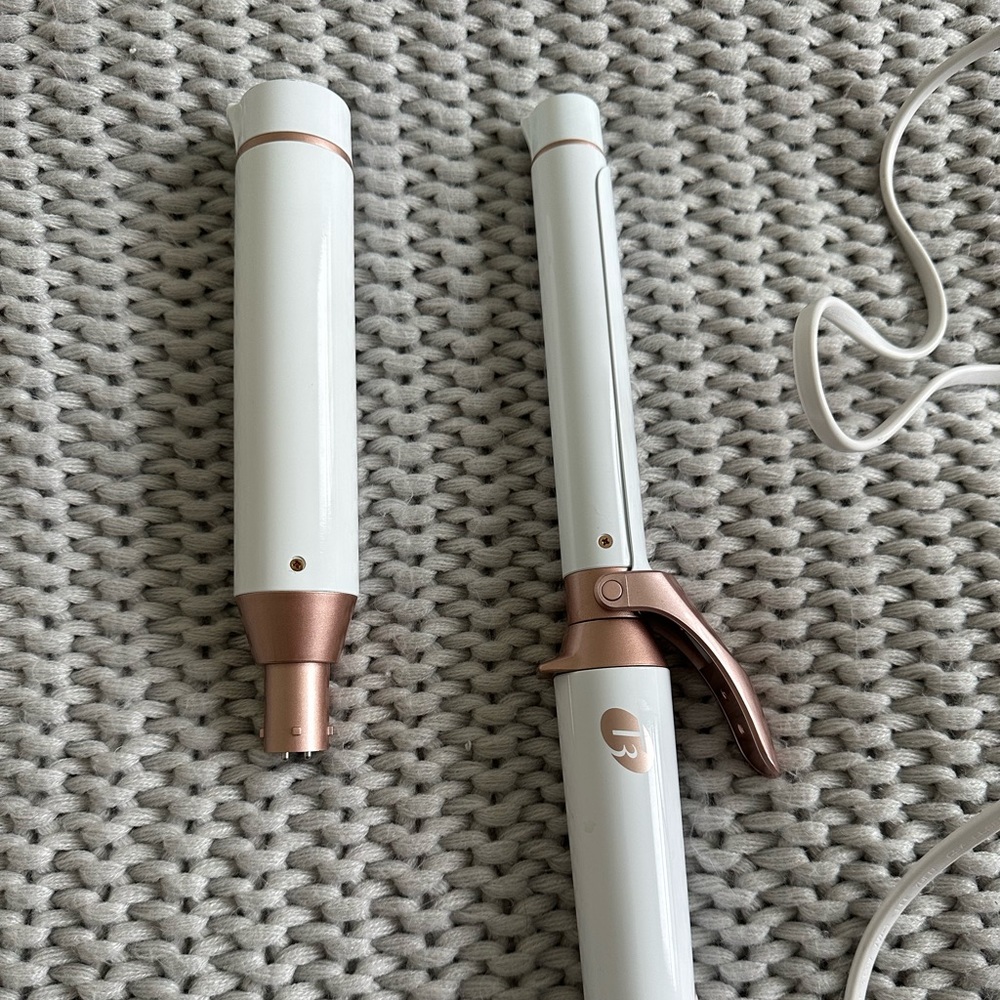 T3 curling Iron. 1 in clamp and 1.5 wand attachment